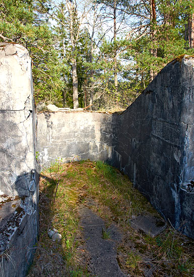 Emplacement for armoured MG turret - Vaxholm