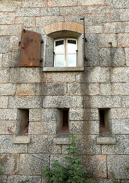 Front side embrasures - Vaxholm