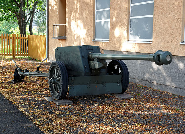 75 mm PAK-40 anti-tank gun