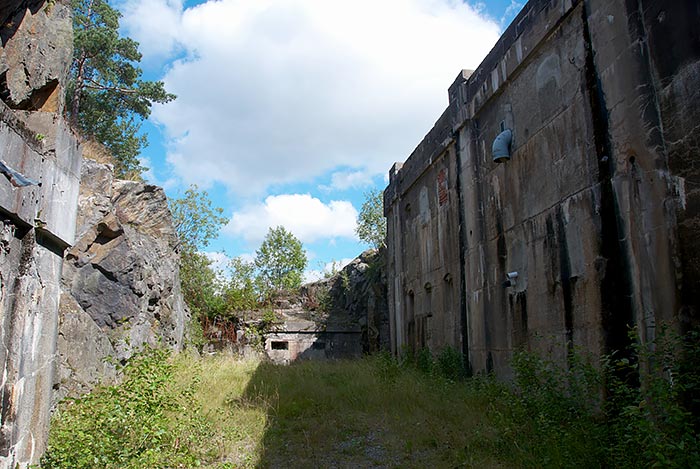 Вид вдоль рва