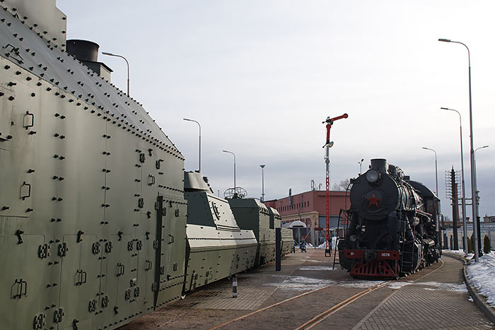 Anti-aircraft armored platforms