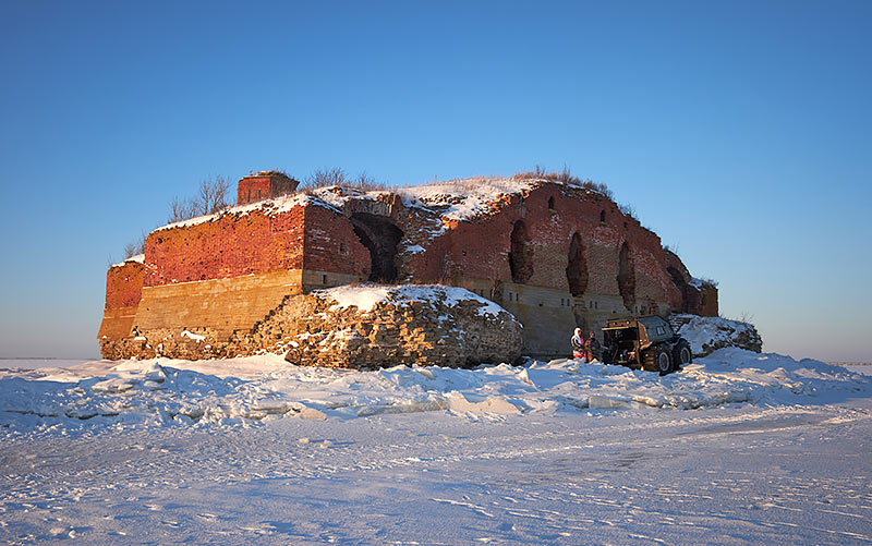 #21 - Восточный фасад погреба