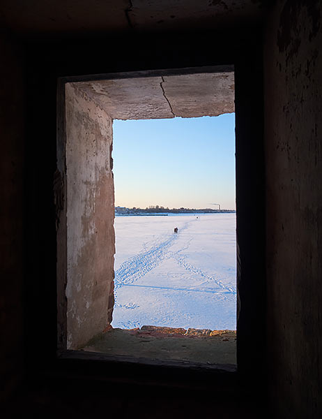 #25 - Вид из окна второго этажа в сторону Кронштадта