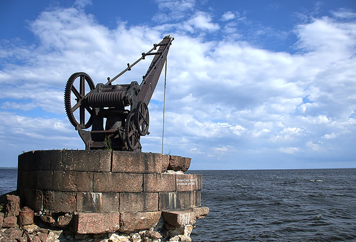 Кран на пирсе