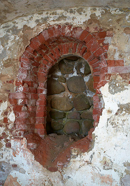 Embrasure filled with cobblestones