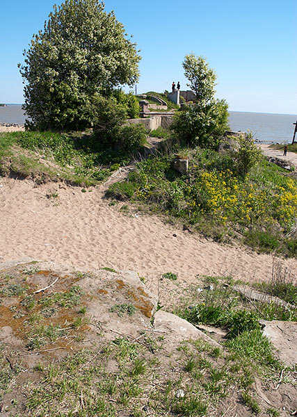 #8 - Rampart between batteries