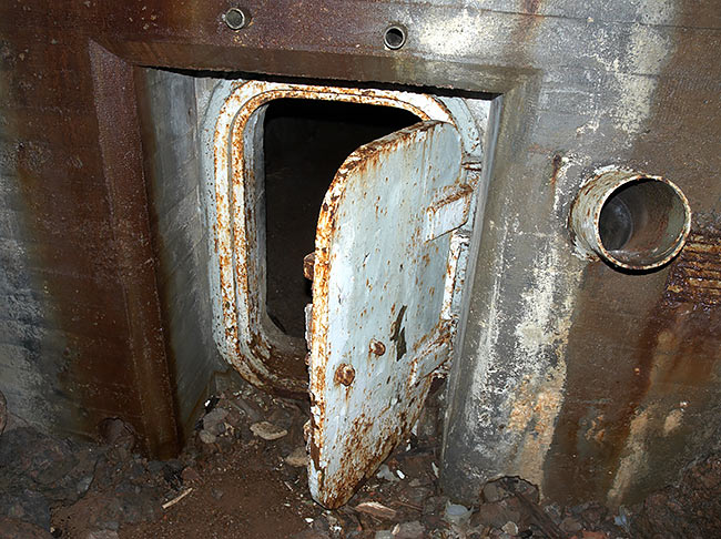 Armored hatch
