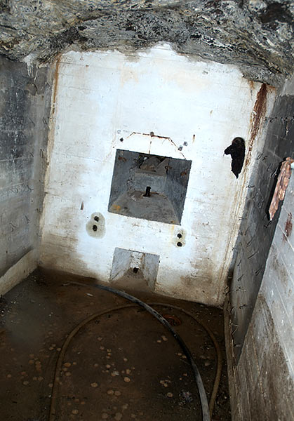 Machine-gun casemate